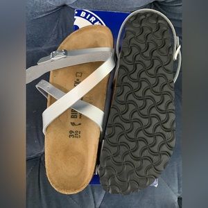 New in box Silver Daloa Birkenstock sandals size 8 (39).